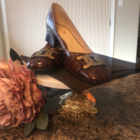 Tods Embossed Alligator Block Heel Kate Pumps - Picture 14 of 16